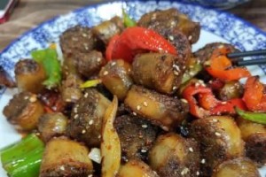 羊蹄子炖狗要炖多久？（探寻狗吃羊蹄子的最佳炖煮时间）