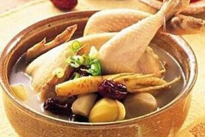 博美犬产后饮食需求与注意事项（探讨博美犬产后饮食的营养需求及适宜食物）