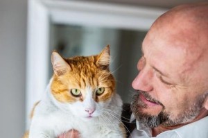 揭秘猫咪喜欢闻主人的背后原因（为什么猫咪对主人的气味情有独钟？）